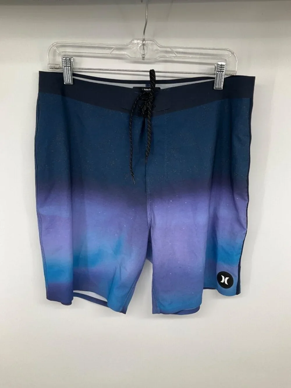 Hurley Phantom size 32 Board Shorts, Blue/Purple Ombre 18